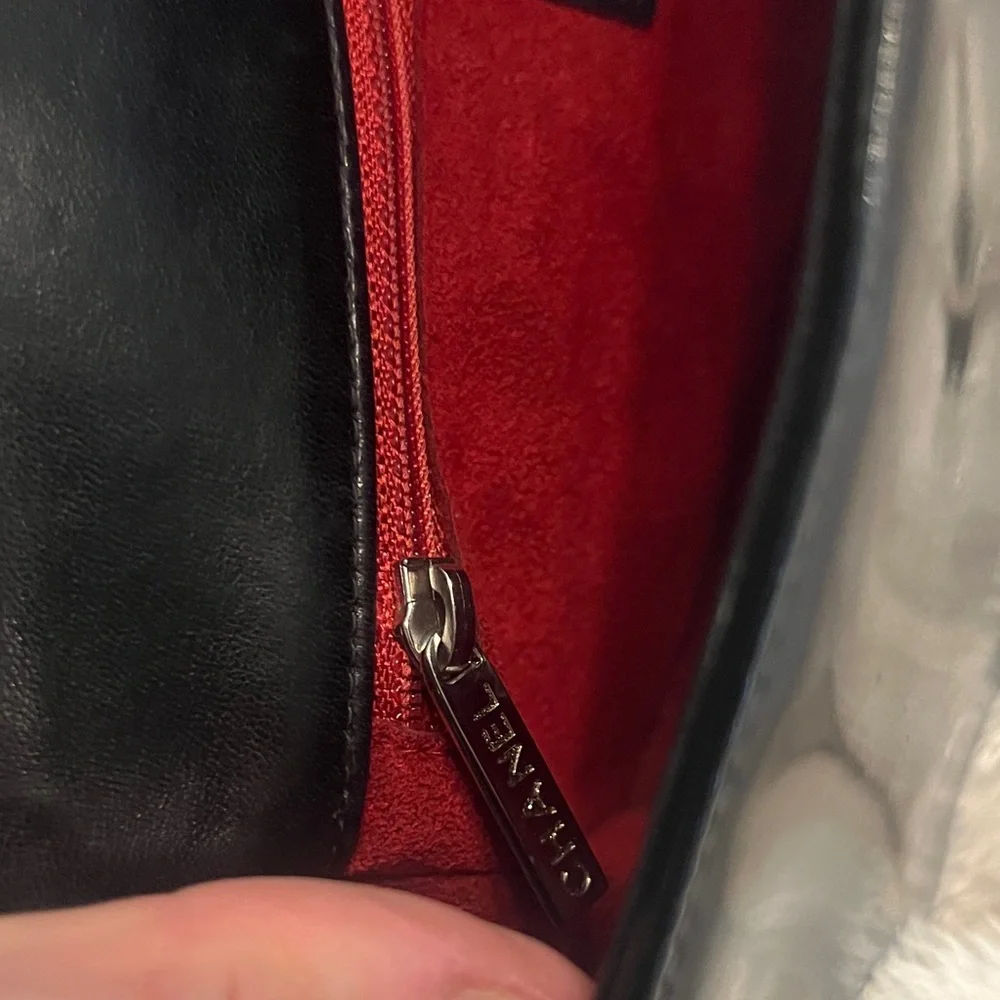 🖤 Authentic Vintage CHANEL Chocolate Bar Flap Bag 🖤 - Picture 13 of 16